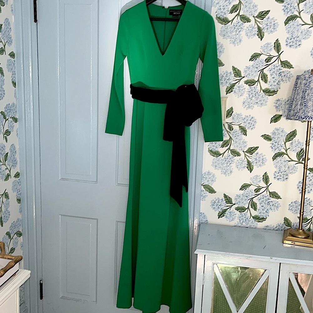 Sachin & Babi size 2 green gown with black velvet sash